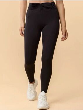 Blogilates Ruched Waist Legging
Black Side Pockets
XL
MSRP $40
New with tag